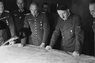 Hitlerova předem prohraná válka? Nacistické chyby, jež spasily SSSR - Médium.cz